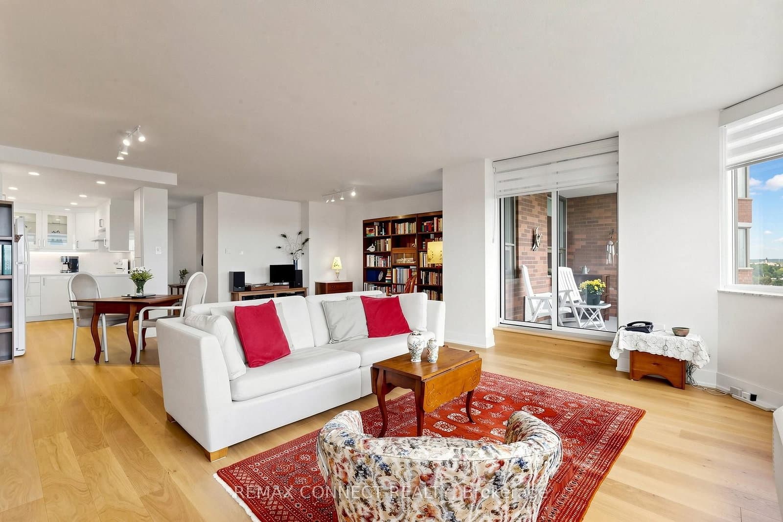 121 Ling Road, Unit 1207 thumbnail 4