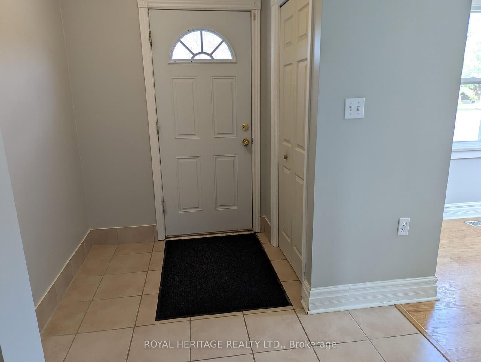 951 Dundas Street E, Unit 1 thumbnail 3