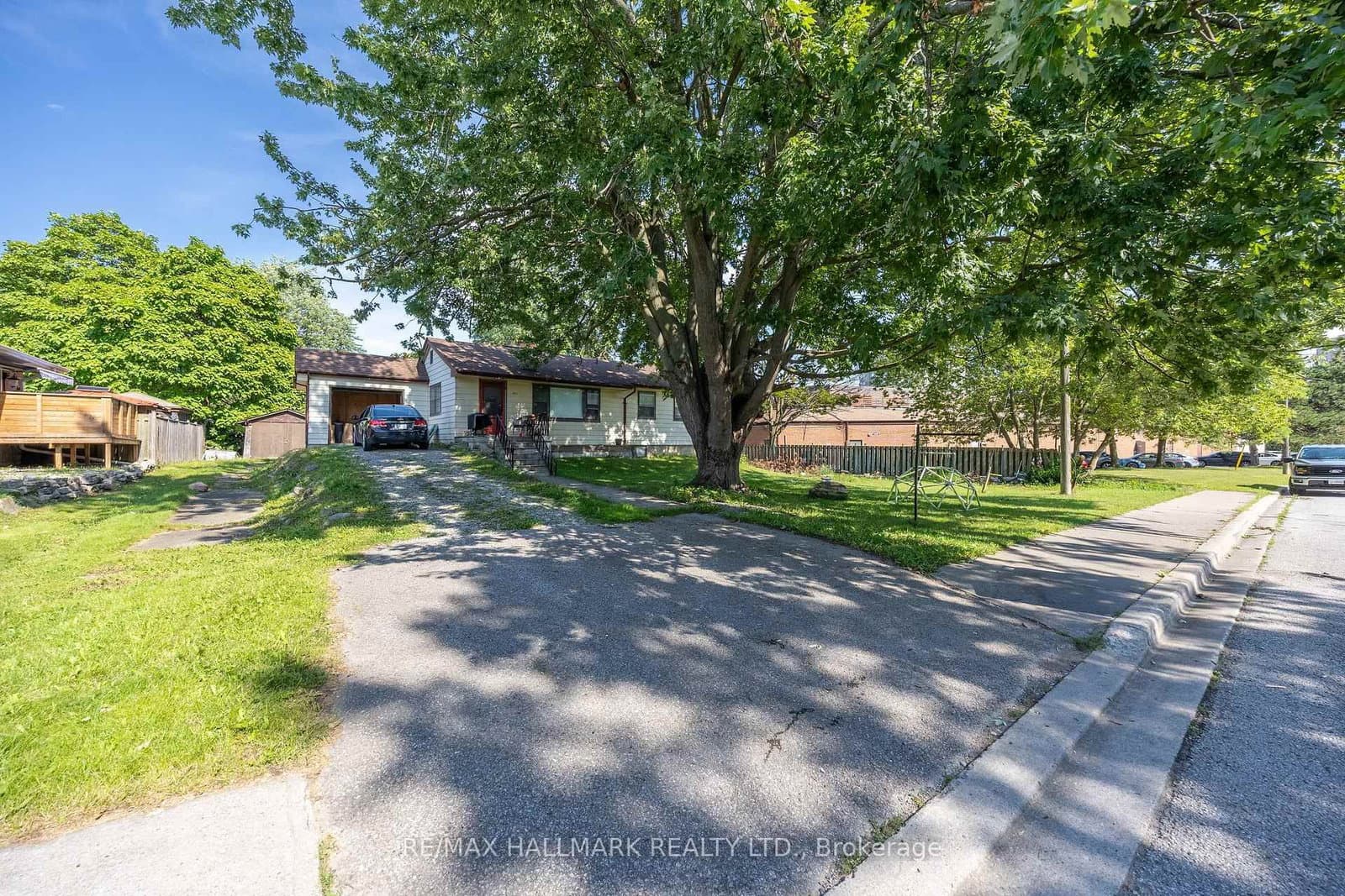 1911 Glenview Road - Image 1