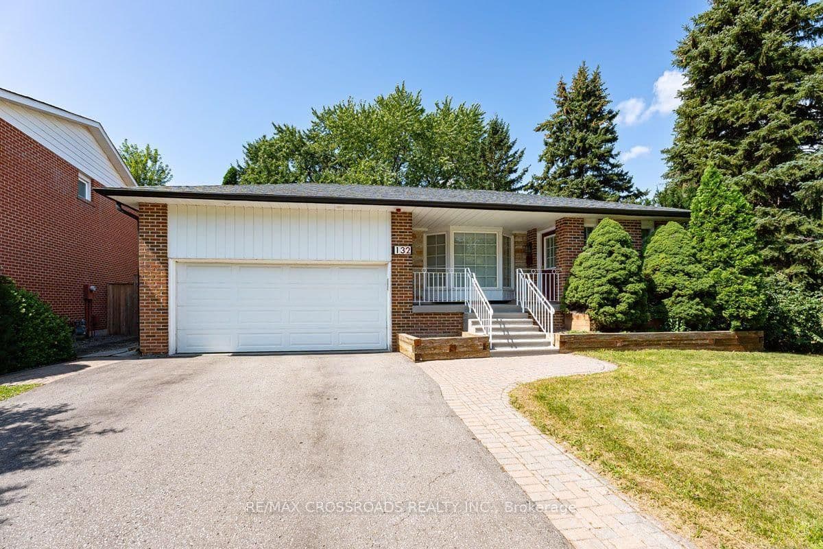 132 Collingsbrook Boulevard thumbnail 2