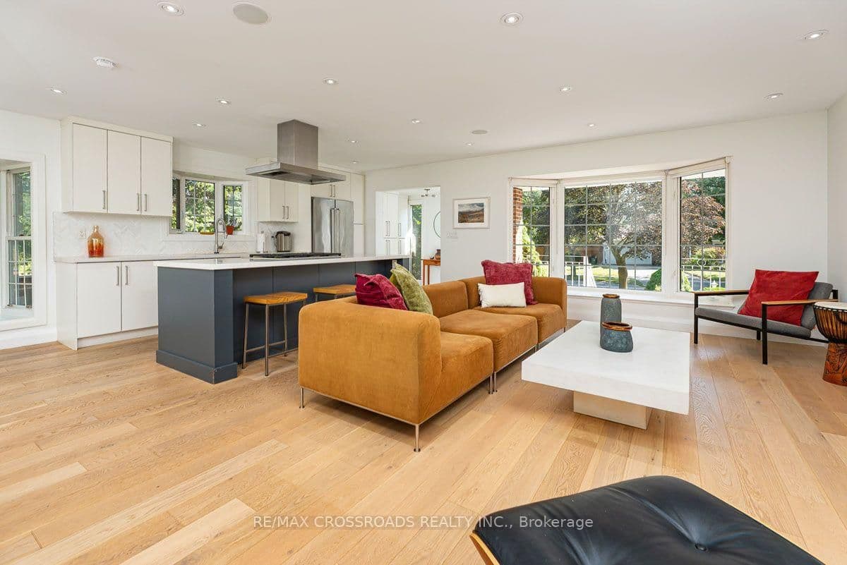 132 Collingsbrook Boulevard thumbnail 3