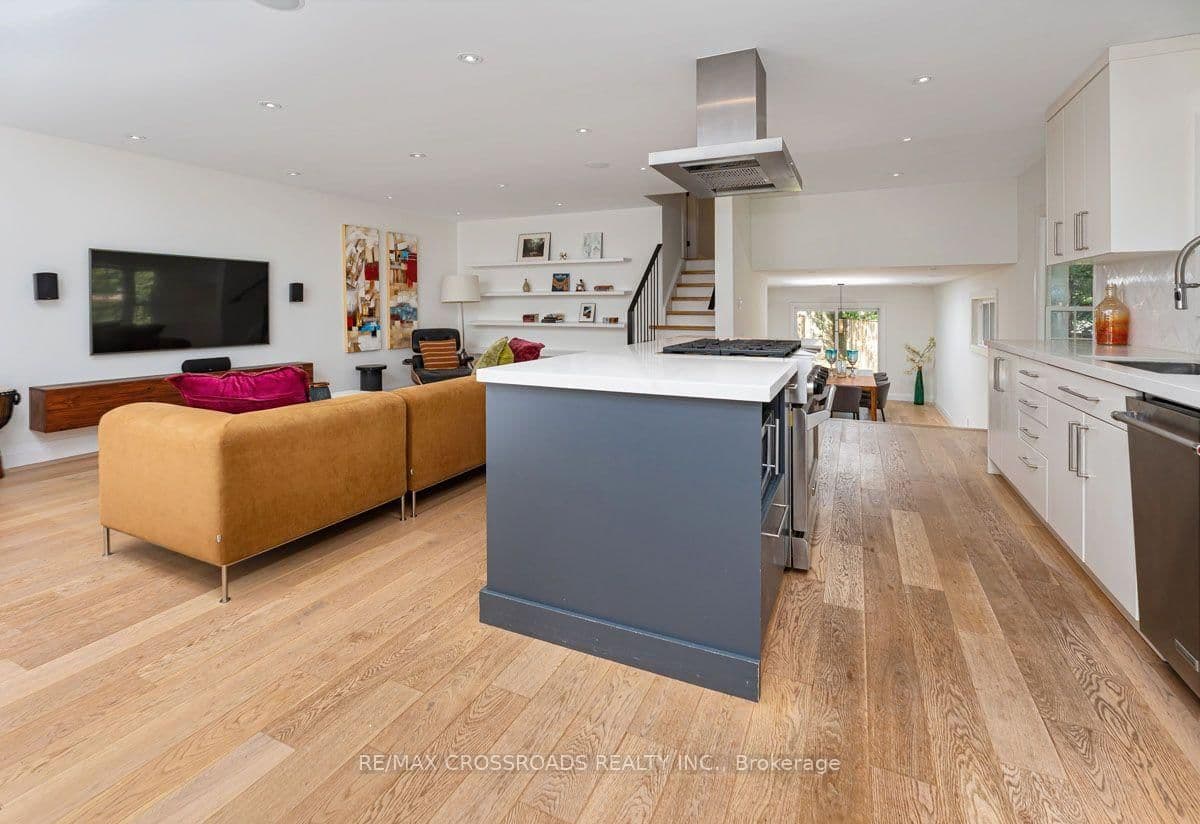 132 Collingsbrook Boulevard thumbnail 4
