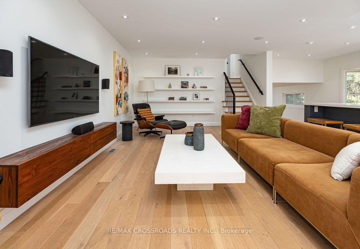 132 Collingsbrook Boulevard thumbnail 6