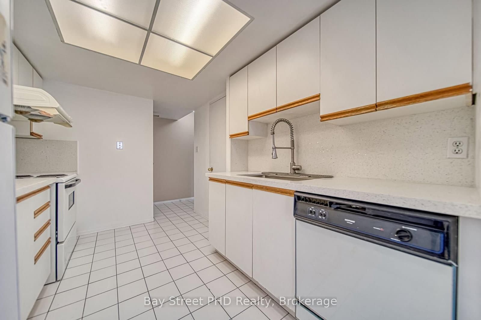 1470 Midland Avenue, Unit 1802 thumbnail 13