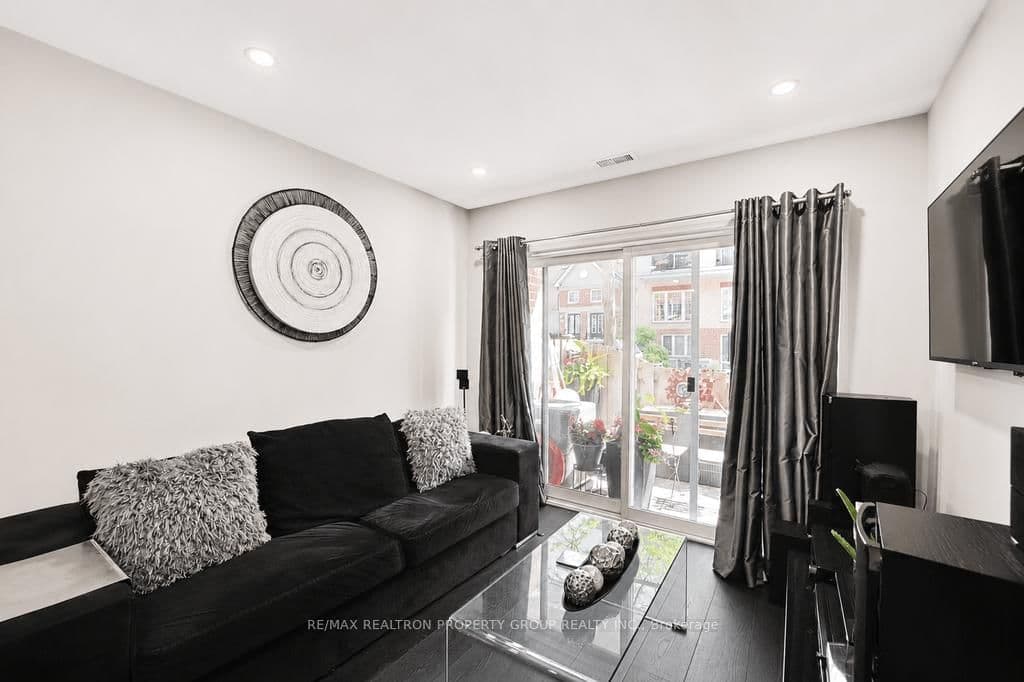 1400 The Esplanade N, Unit 402 thumbnail 2