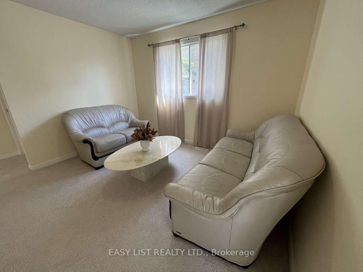 102 Burwell Crescent thumbnail 12