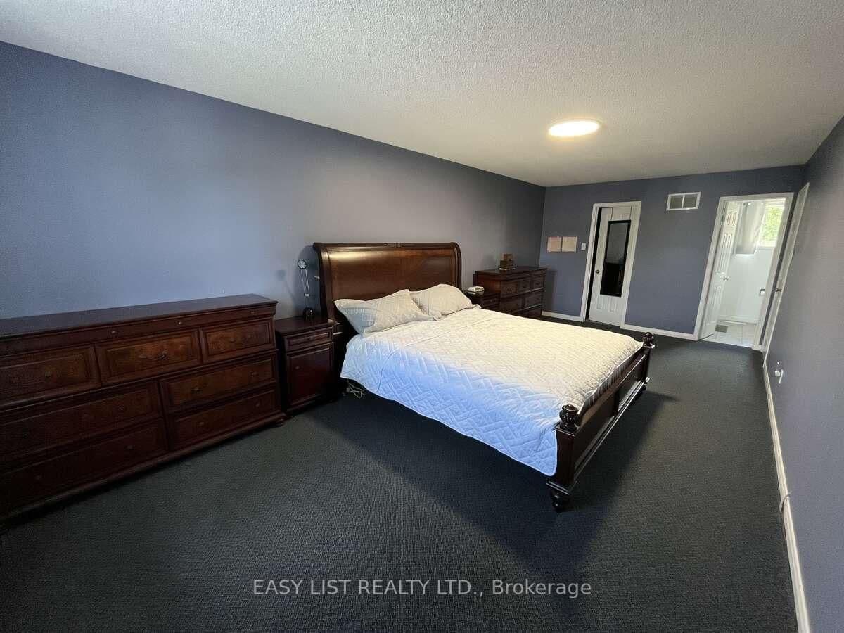 102 Burwell Crescent thumbnail 17