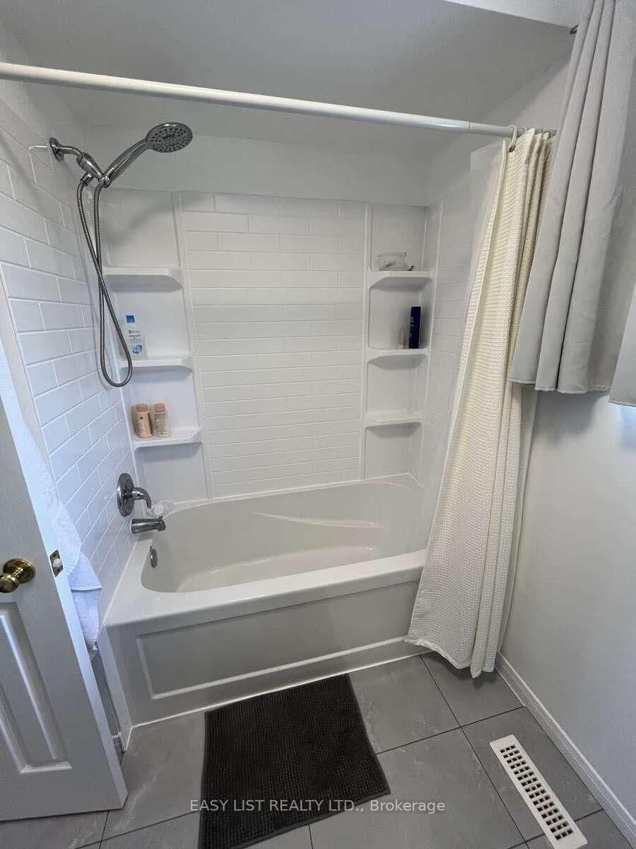 102 Burwell Crescent thumbnail 19