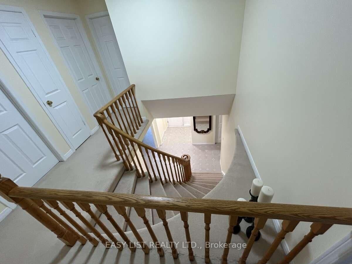 102 Burwell Crescent thumbnail 20
