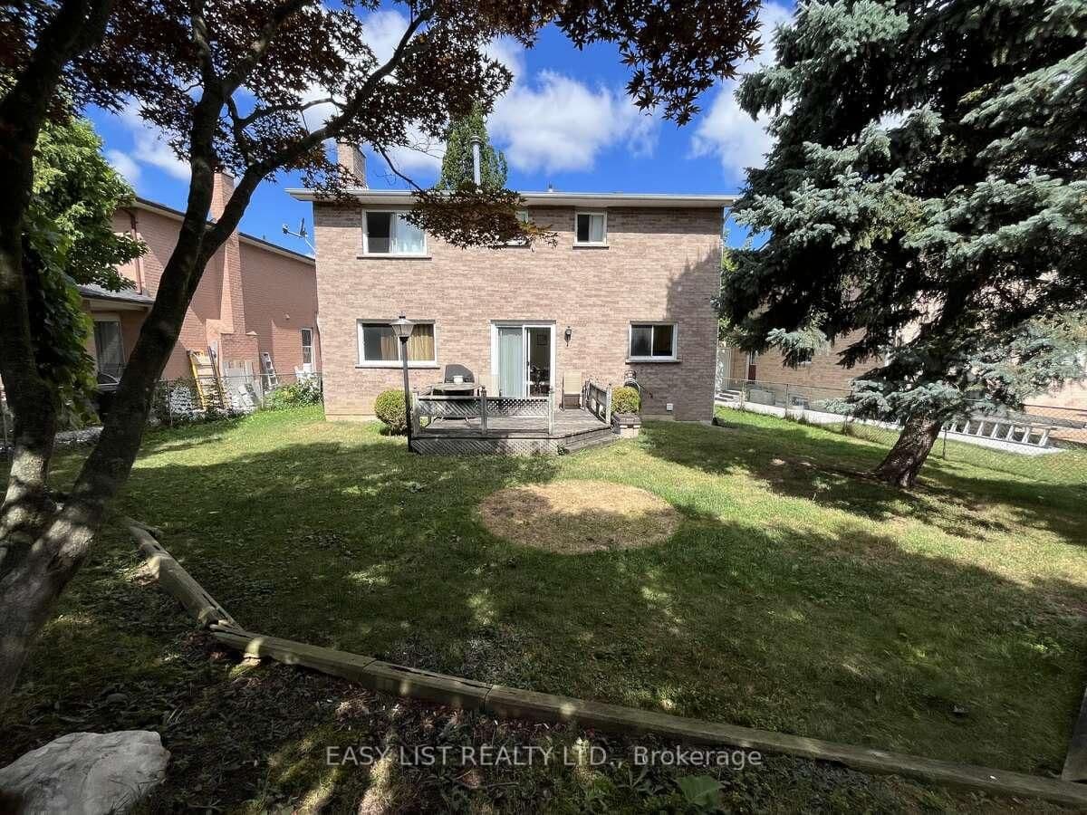 102 Burwell Crescent thumbnail 29