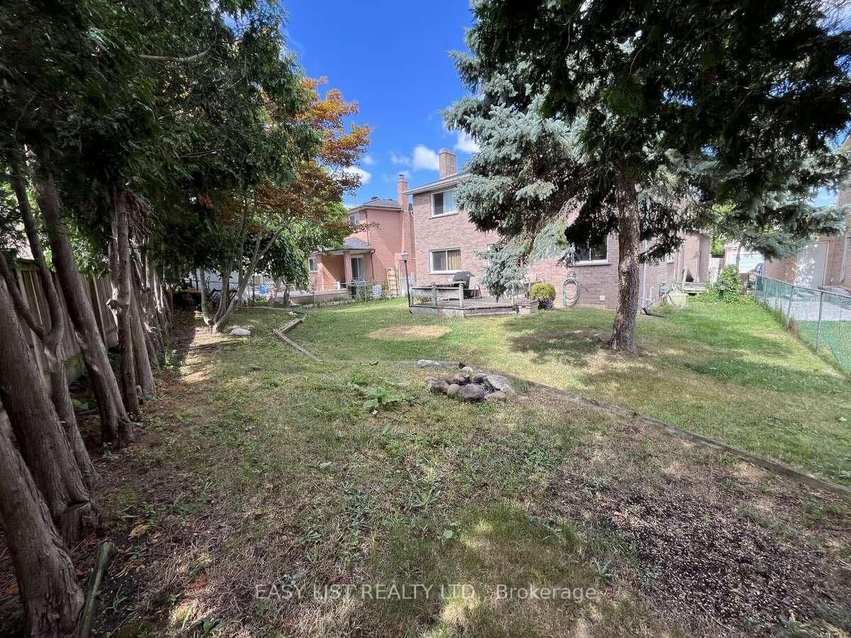 102 Burwell Crescent thumbnail 30