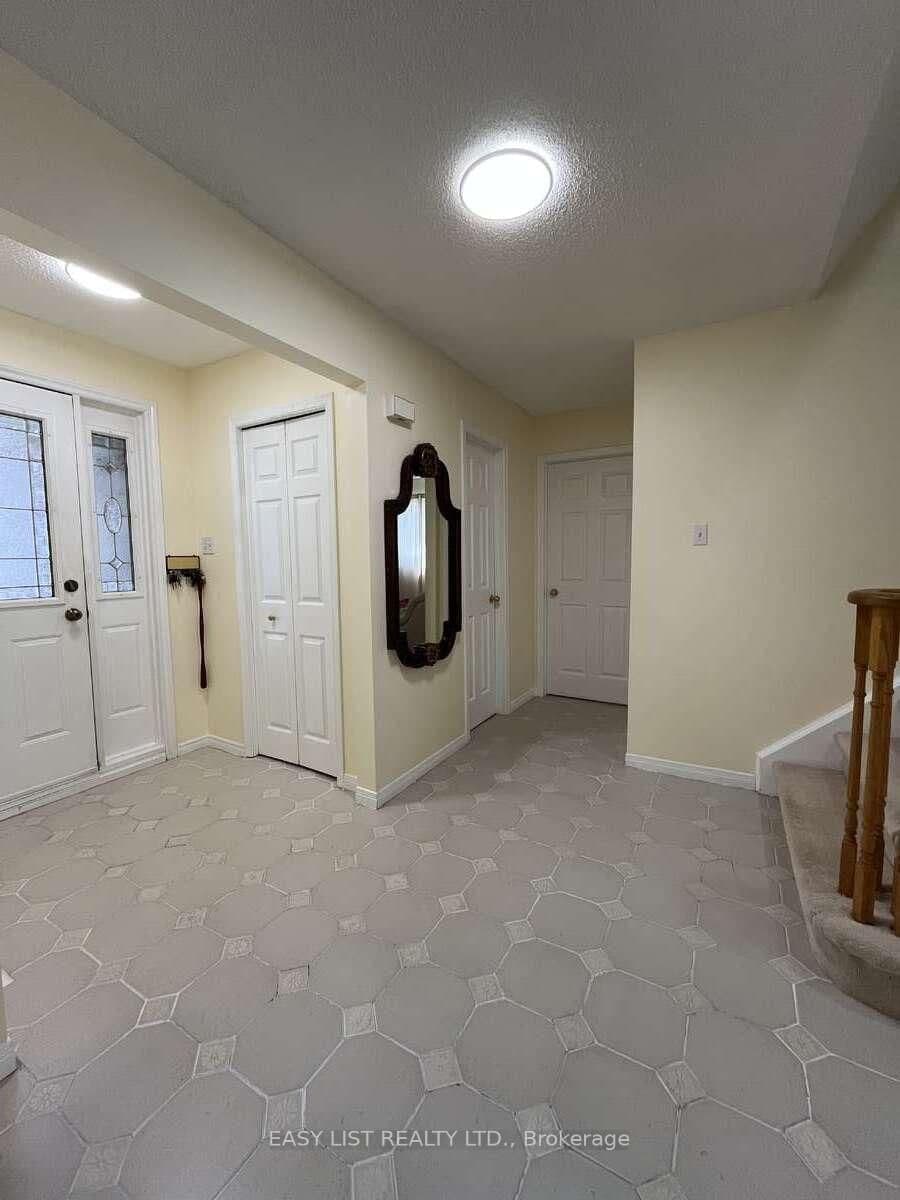 102 Burwell Crescent thumbnail 4