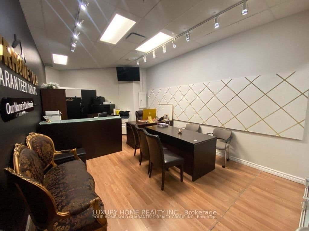 7163 YONGE Street, Unit 216 thumbnail 3