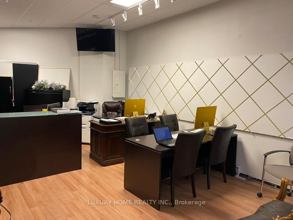7163 YONGE Street, Unit 216 thumbnail 4