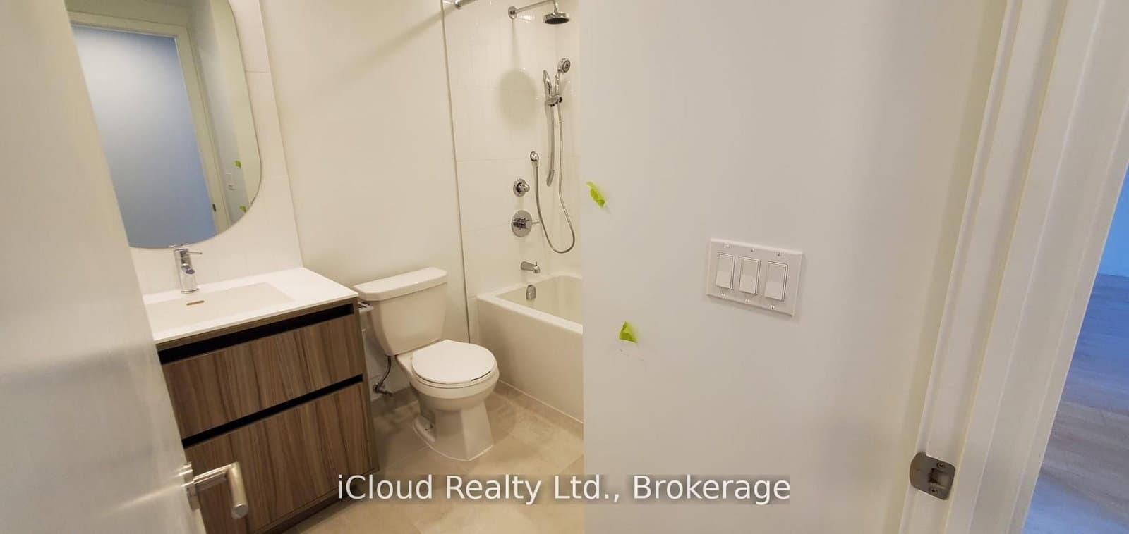 7950 Bathurst Street, Unit 210 thumbnail 4