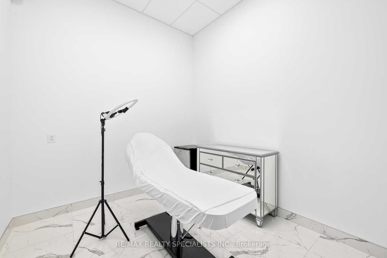 7097 Yonge Street, Unit 1 thumbnail 16