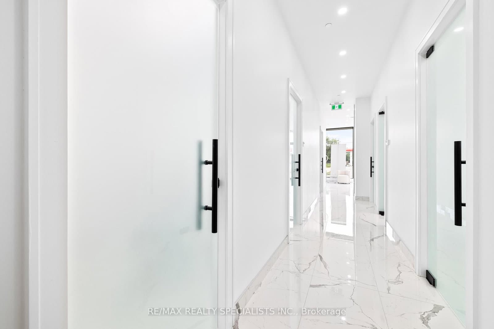 7097 Yonge Street, Unit 1 thumbnail 17