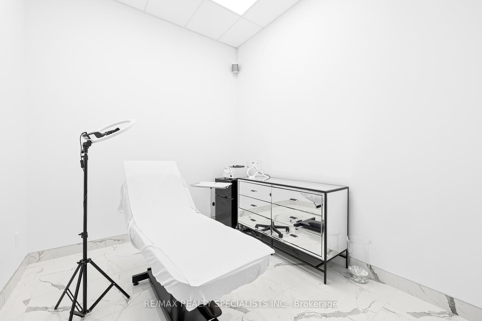 7097 Yonge Street, Unit 1 thumbnail 19