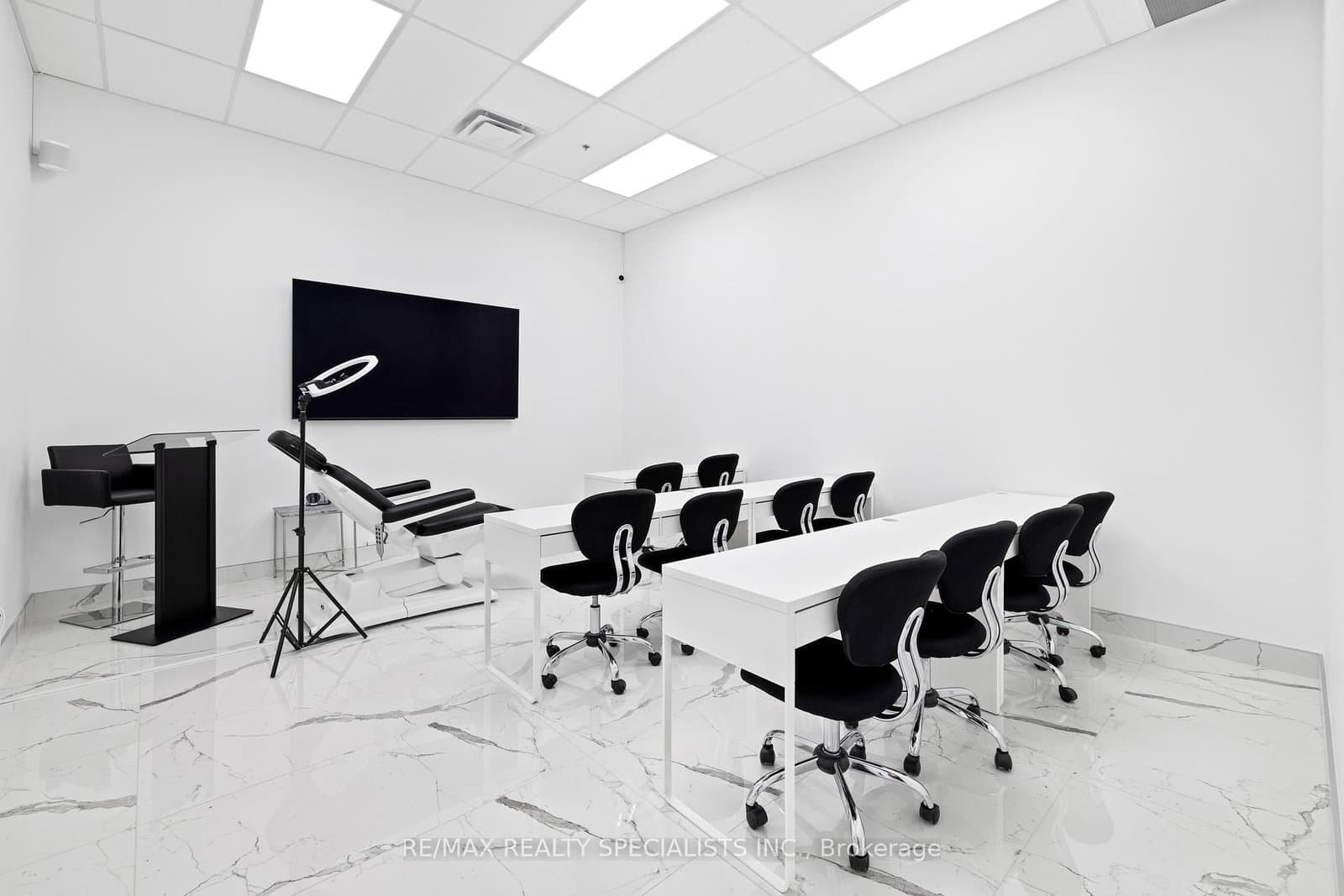 7097 Yonge Street, Unit 1 thumbnail 24