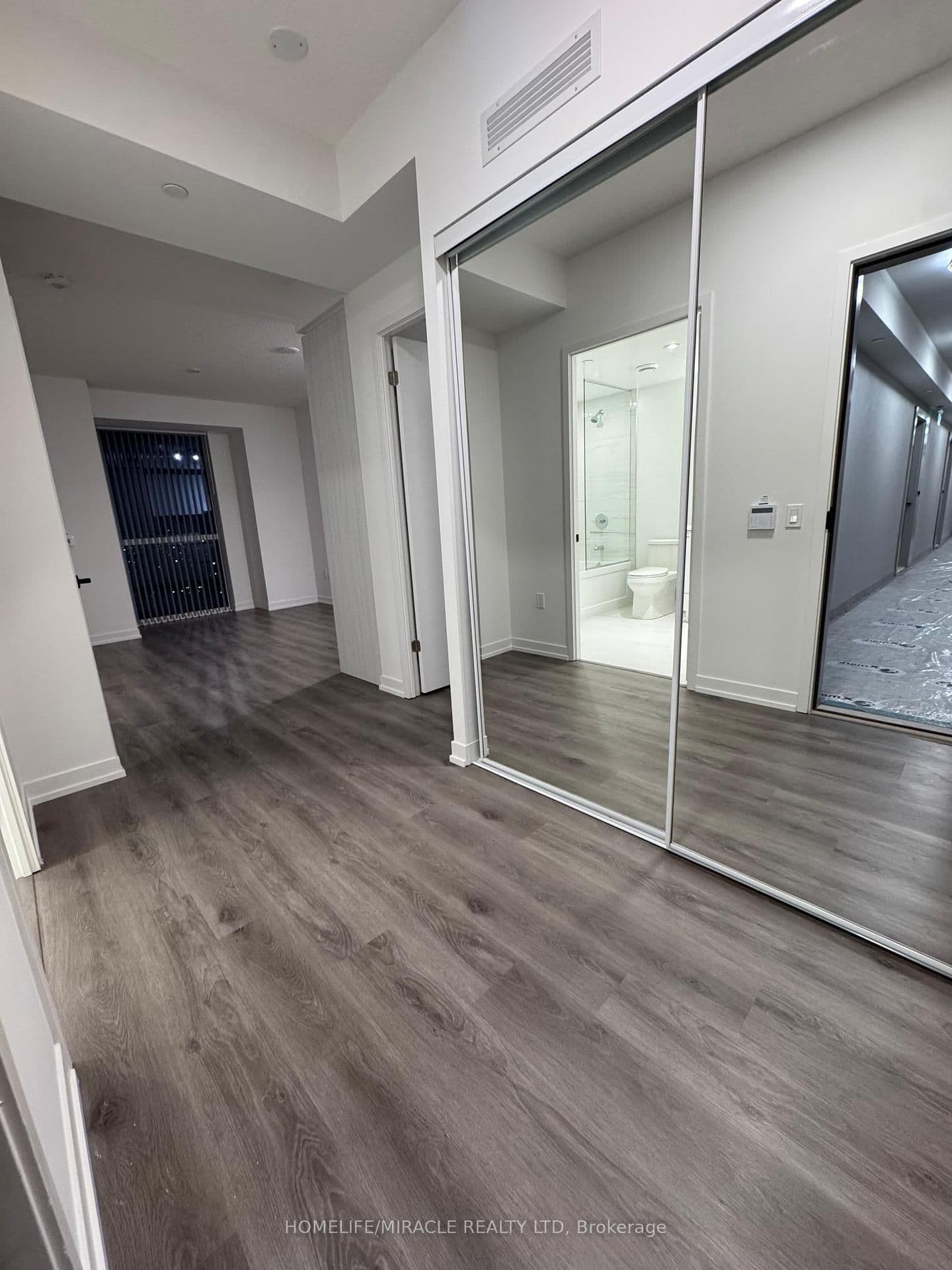 225 Commerce Street, Unit 2012 thumbnail 2