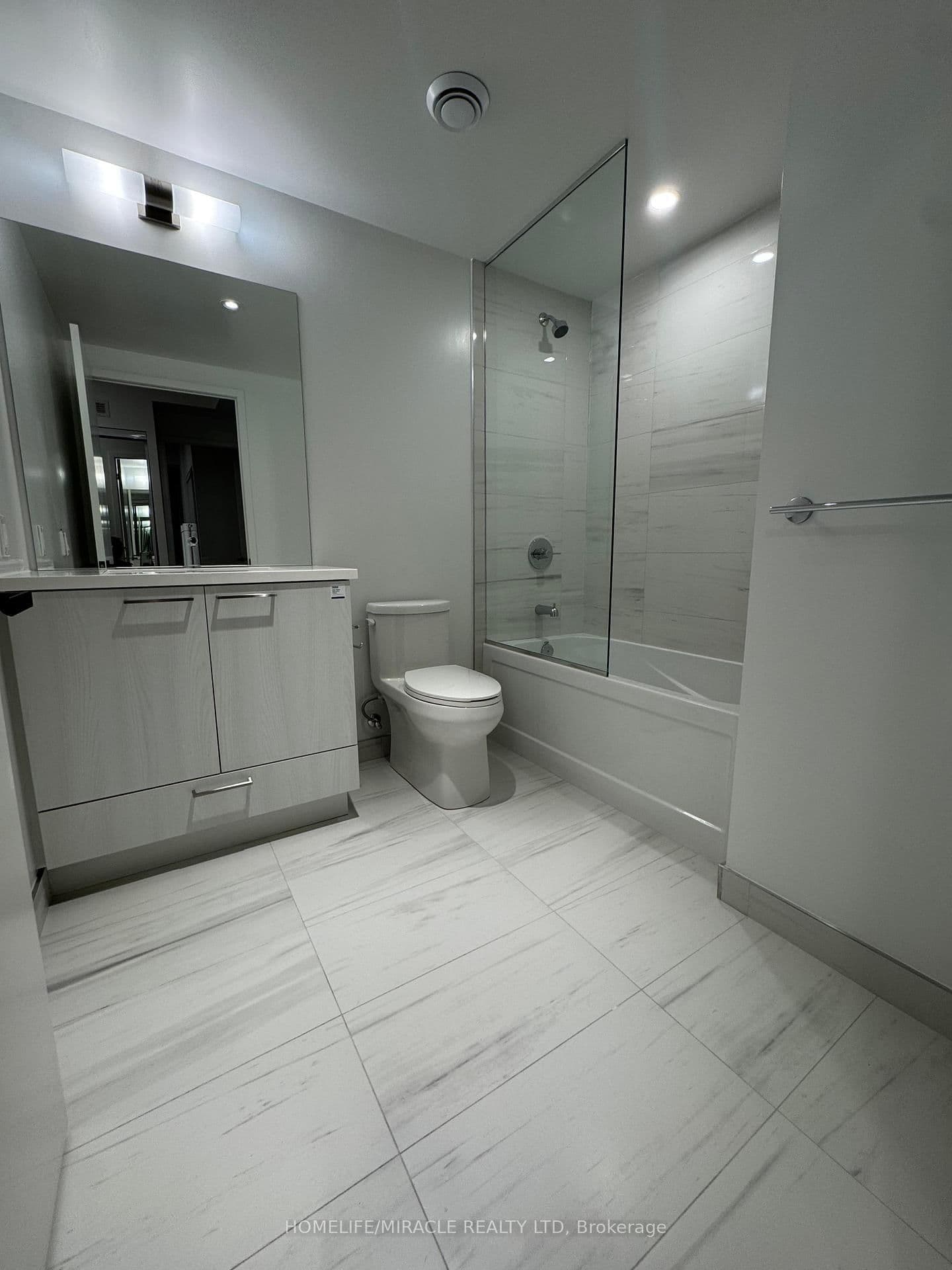 225 Commerce Street, Unit 2012 thumbnail 4