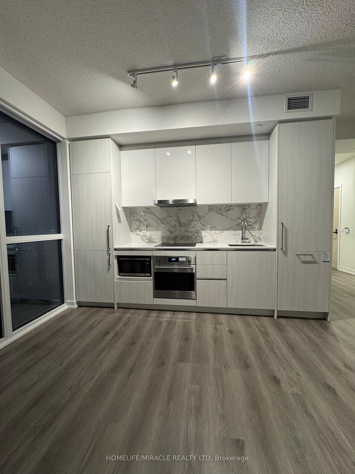 225 Commerce Street, Unit 2012 thumbnail 8