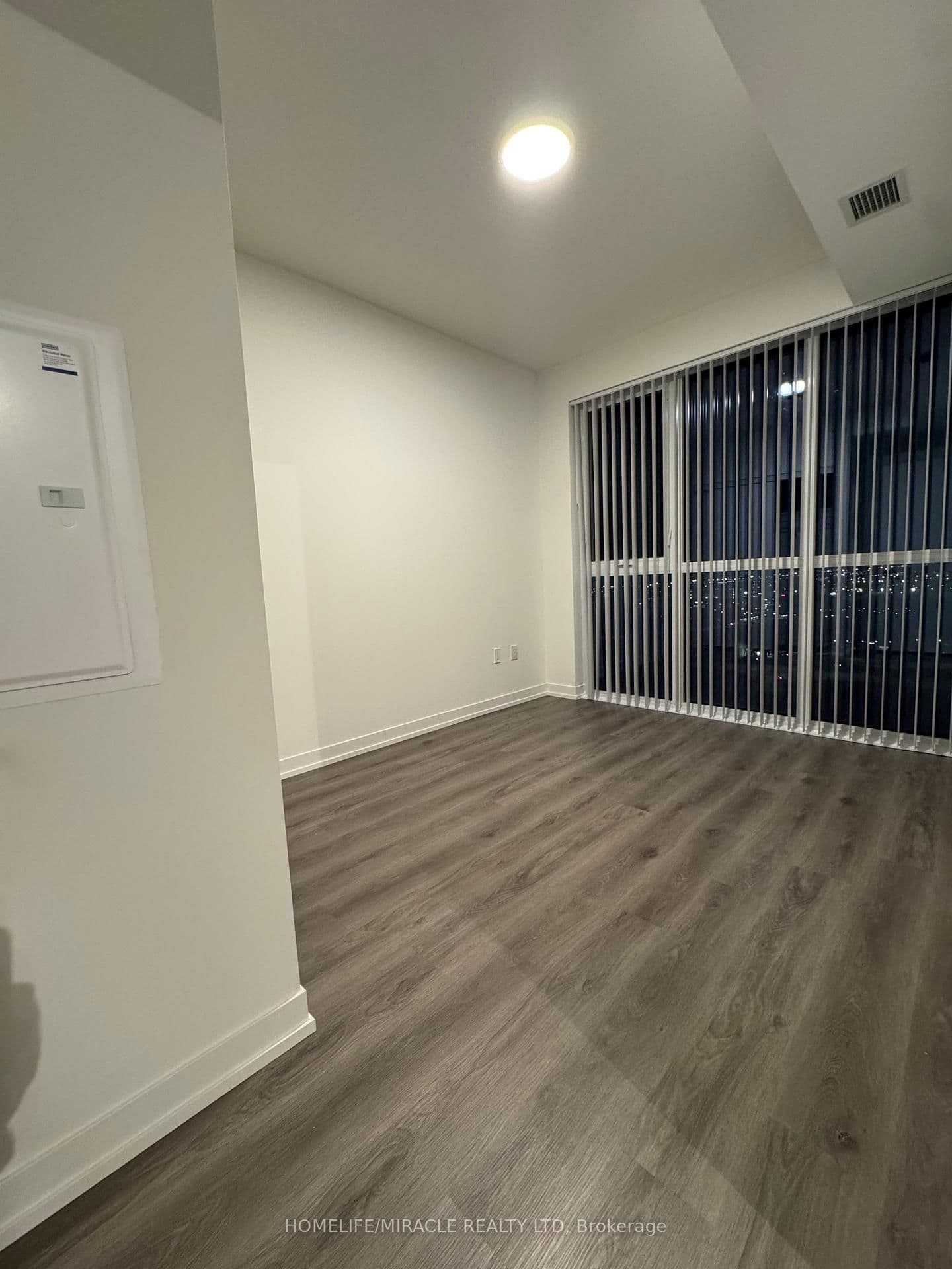 225 Commerce Street, Unit 2012 thumbnail 9