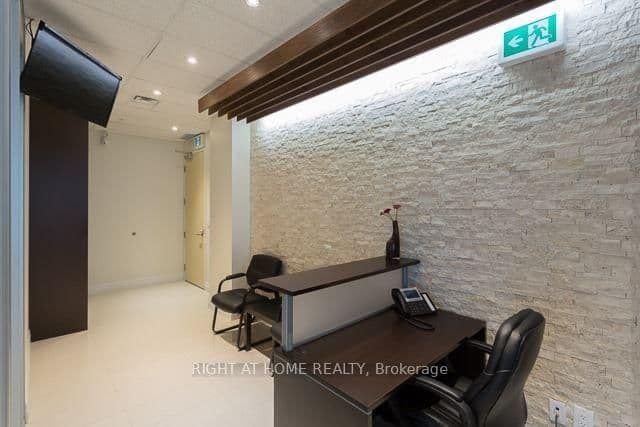 7191 Yonge Street, Unit 509 thumbnail 2