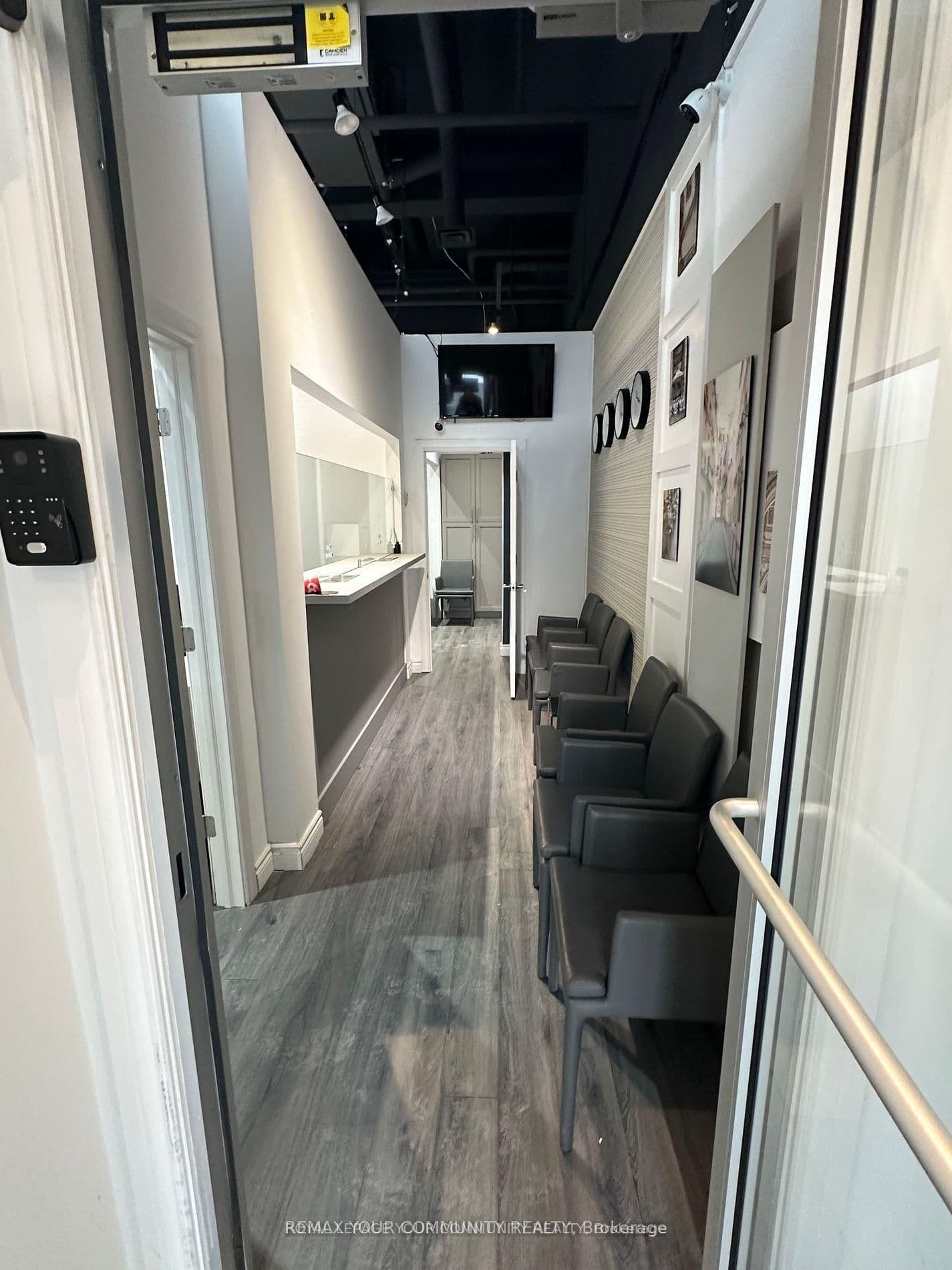 7181 Yonge Street, Unit 18 thumbnail 5