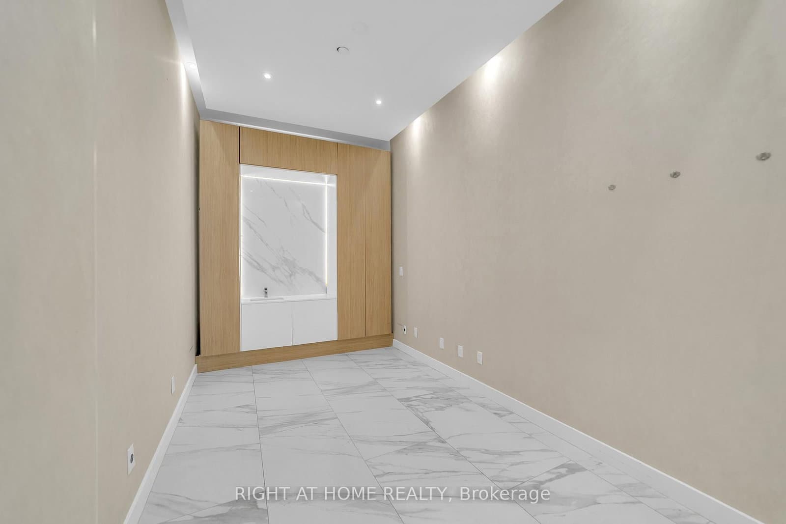 7191 Yonge Street, Unit 115/116 thumbnail 6