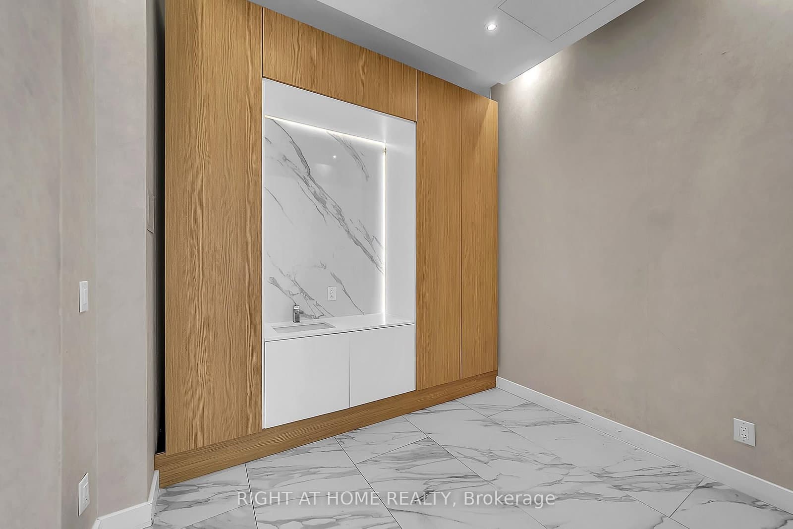 7191 Yonge Street, Unit 115/116 thumbnail 9