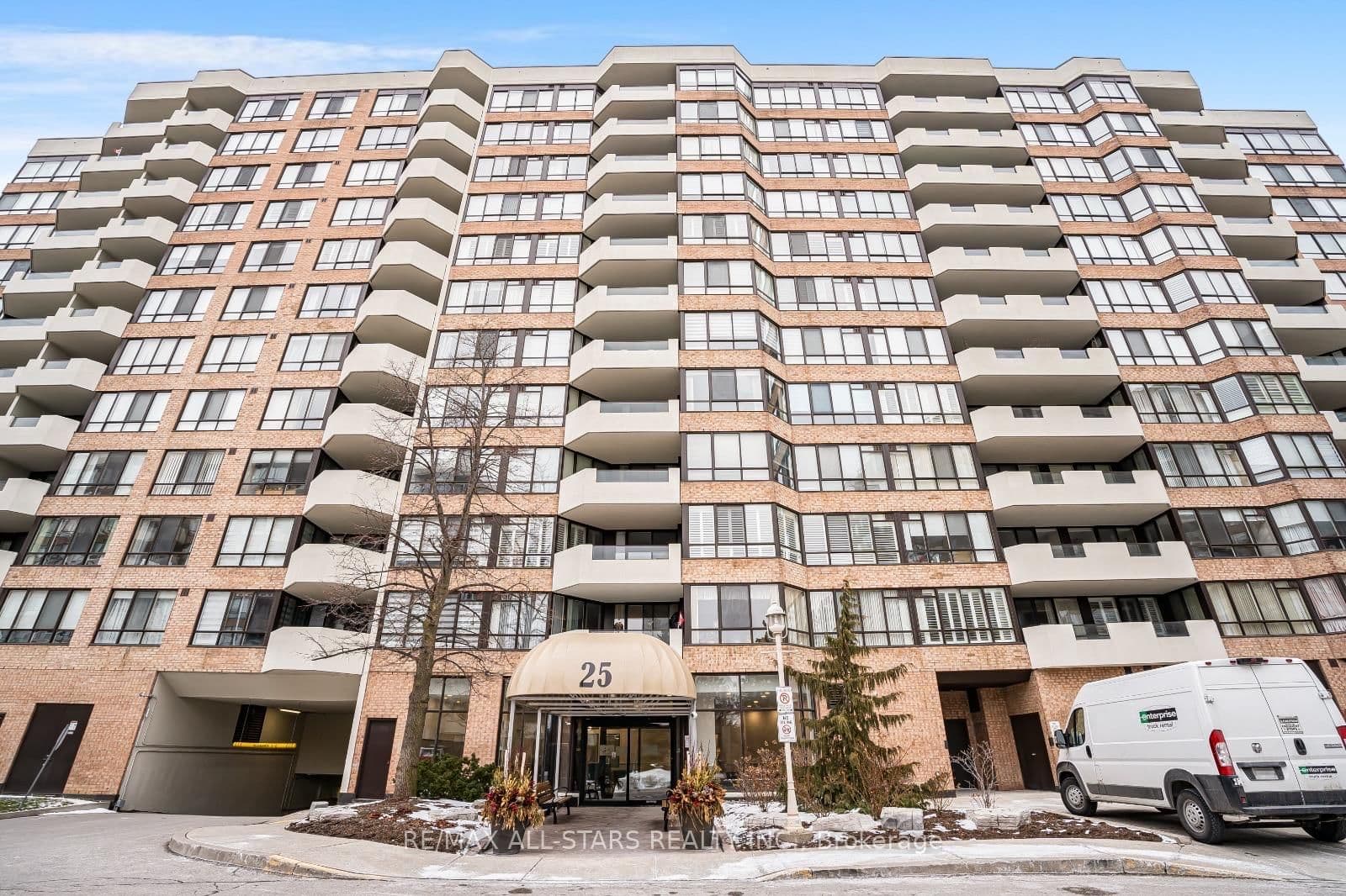 25 Austin Drive, Unit 817 - Image 1