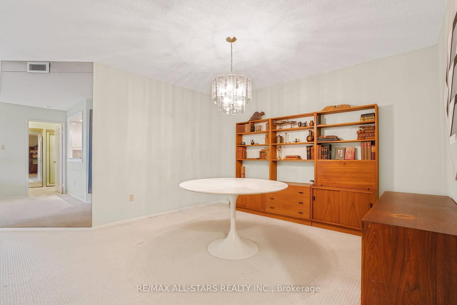 25 Austin Drive, Unit 817 thumbnail 6