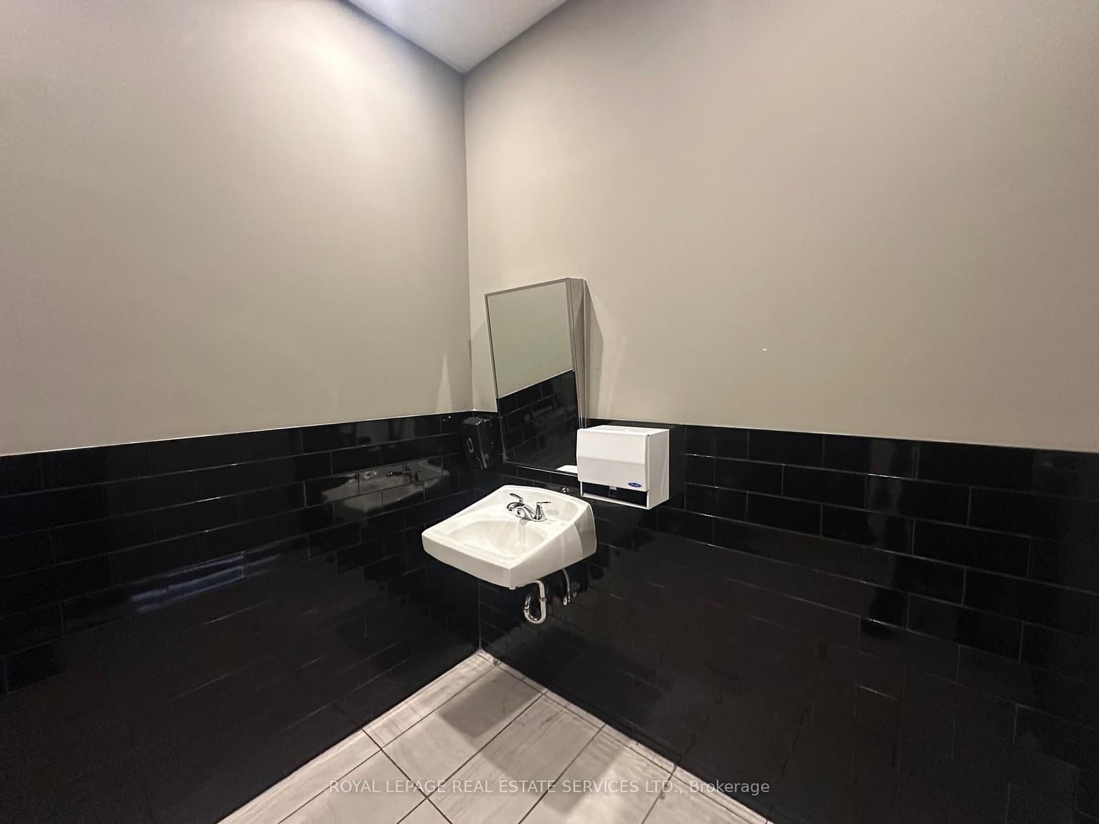 7163 Yonge Street, Unit 101 thumbnail 17