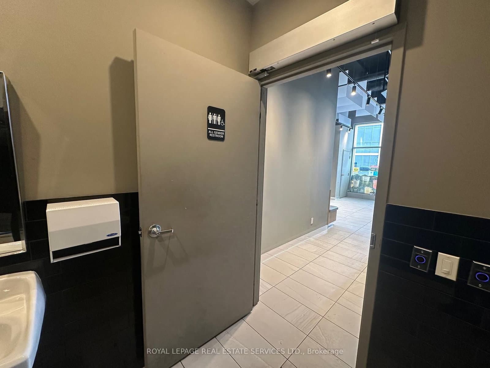 7163 Yonge Street, Unit 101 thumbnail 20