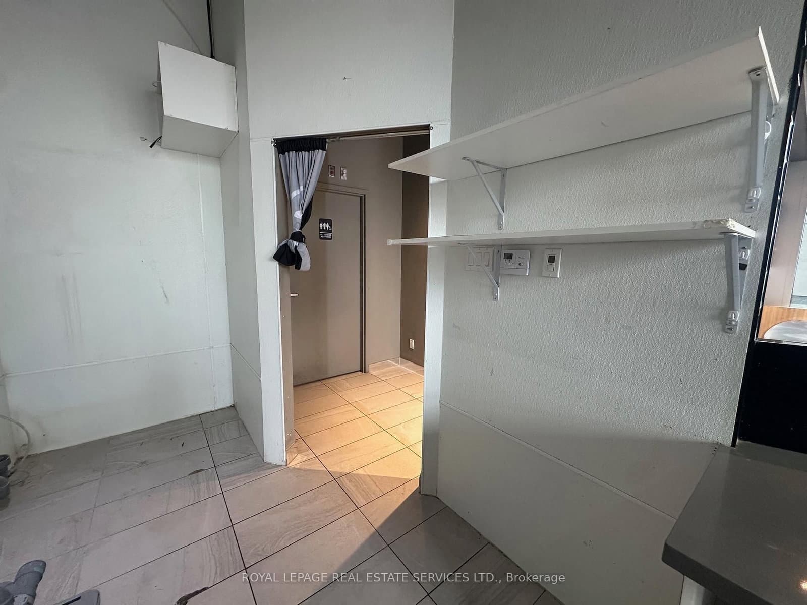 7163 Yonge Street, Unit 101 thumbnail 24