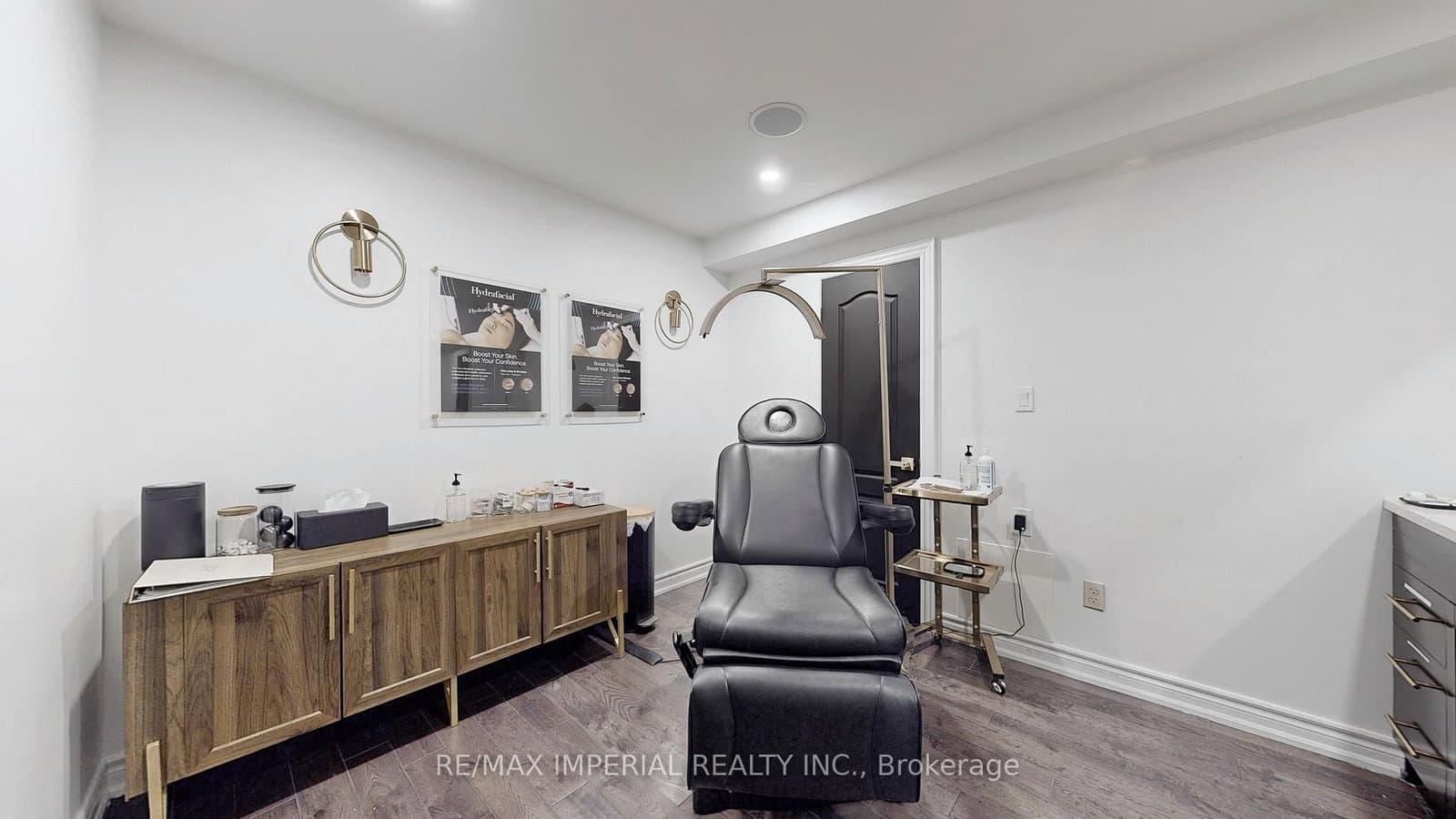 156 Main St Unionville thumbnail 20