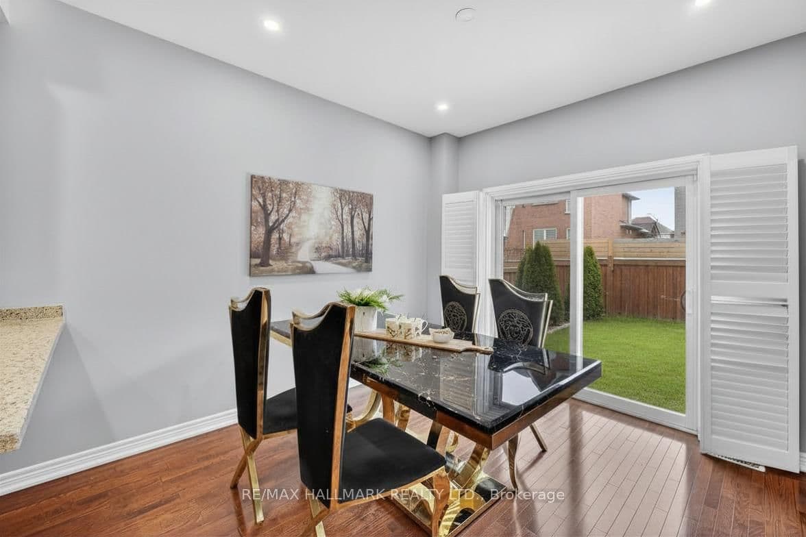 77 Maurier Boulevard thumbnail 12
