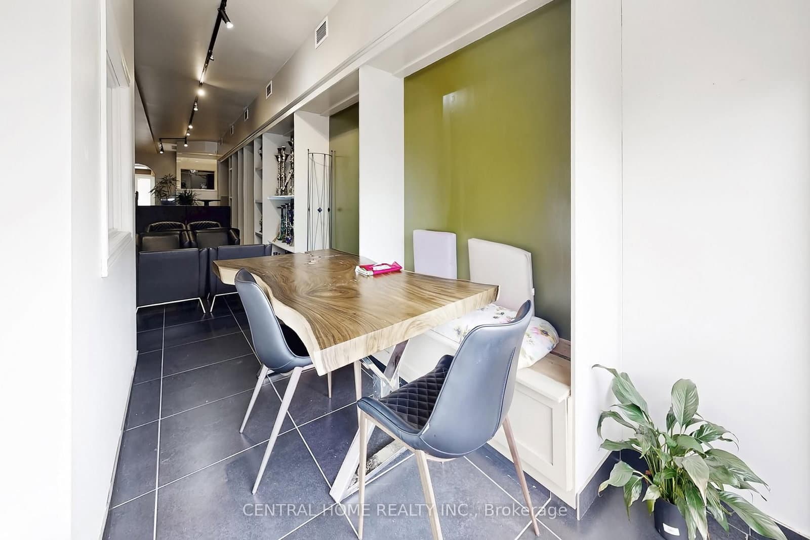 15231 Yonge Street thumbnail 23