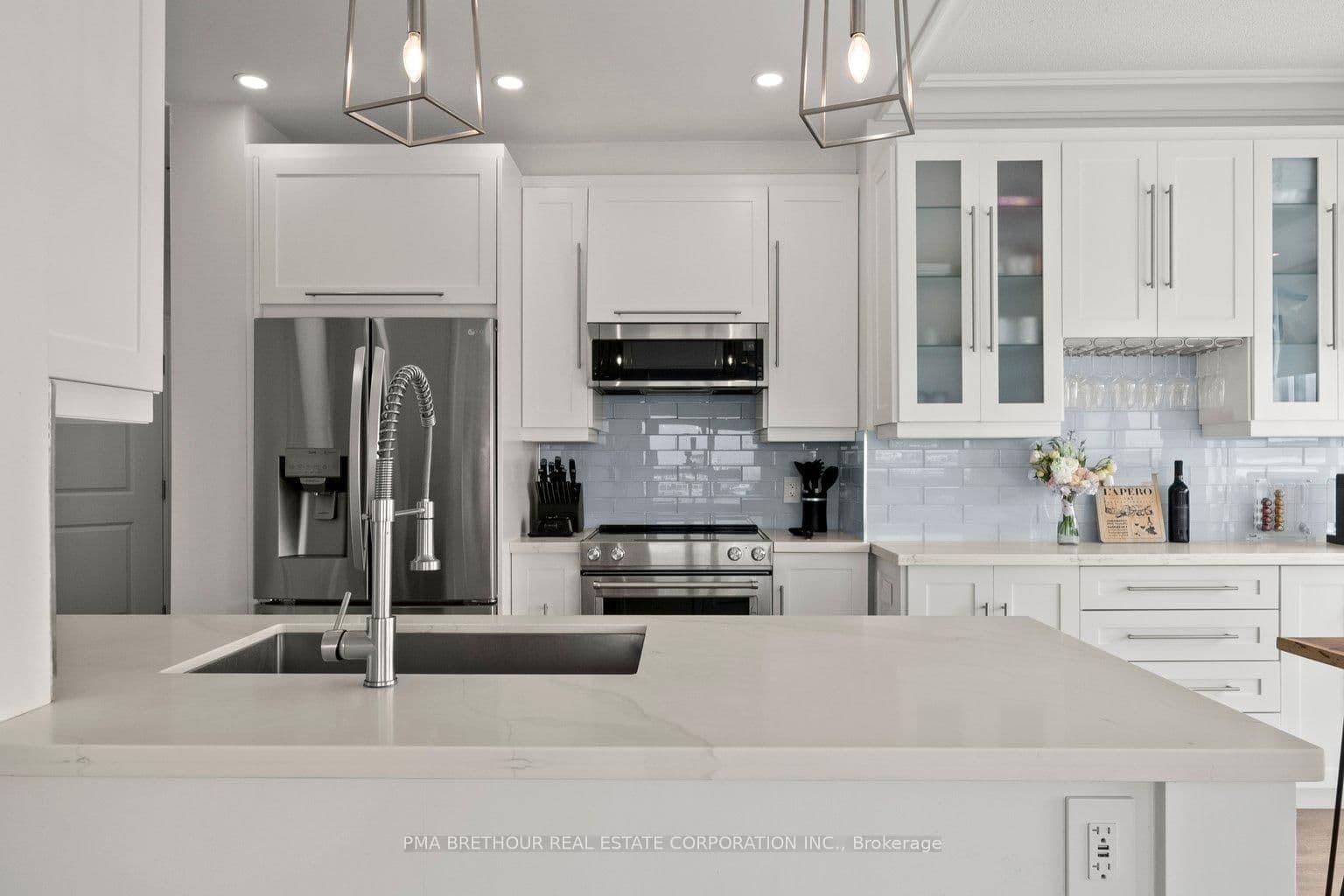 7730 Kipling Avenue, Unit 902 thumbnail 2
