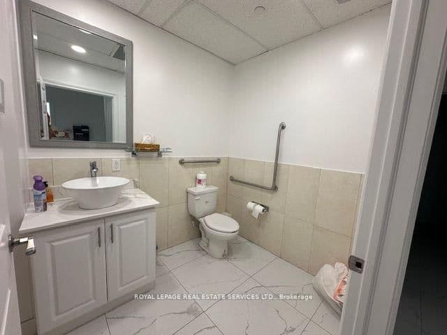 7163 Yonge Street, Unit 102 thumbnail 12