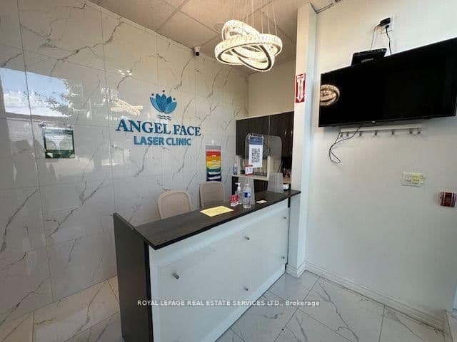7163 Yonge Street, Unit 102 thumbnail 14