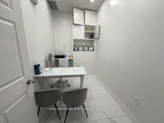 7163 Yonge Street, Unit 102 thumbnail 7