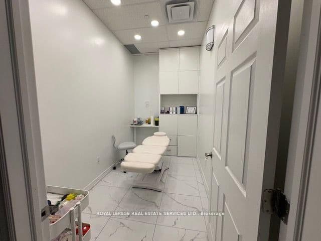 7163 Yonge Street, Unit 102 thumbnail 8