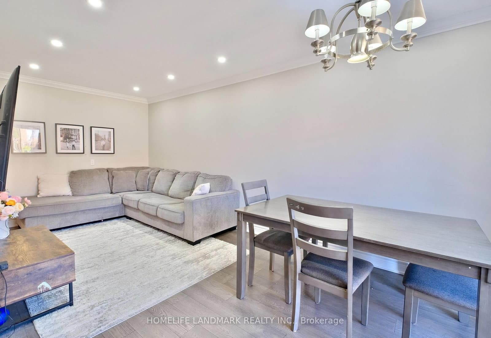 109 Tangmere Crescent thumbnail 2