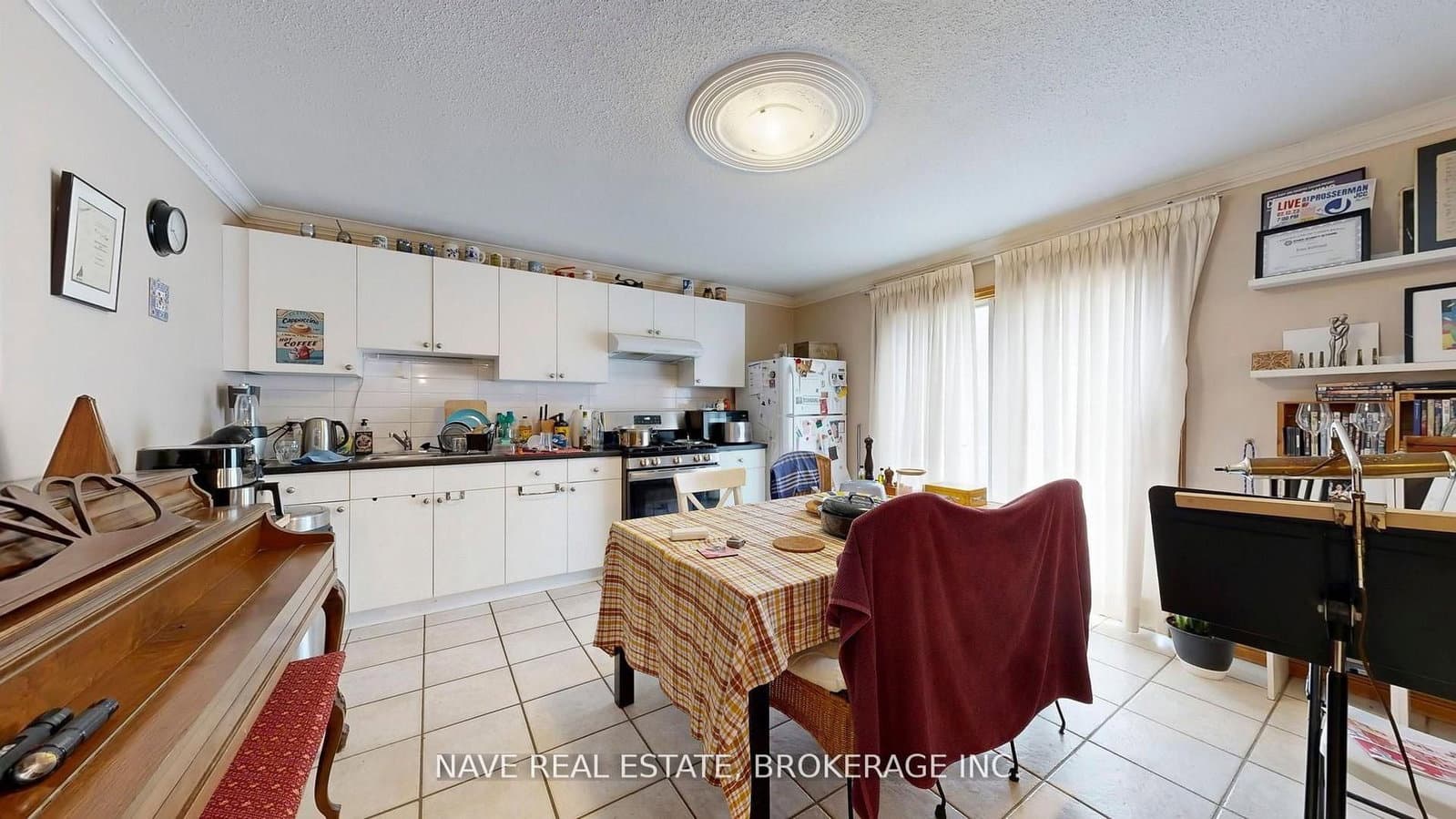 9747 Bathurst Street thumbnail 21