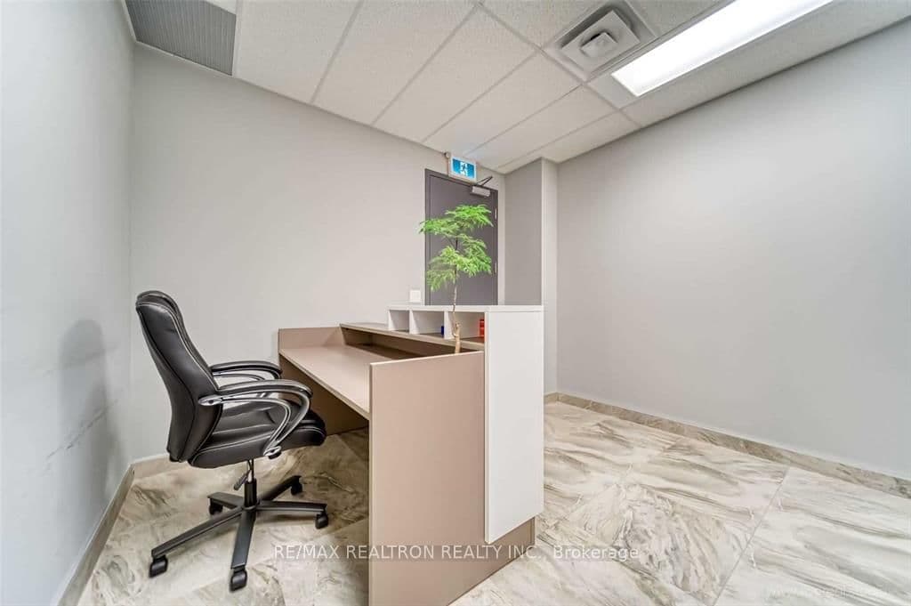 7191 Yonge Street, Unit 512 thumbnail 11