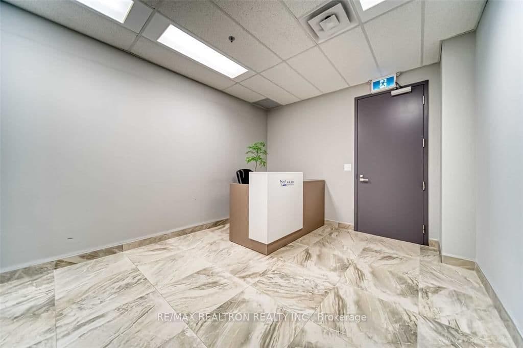 7191 Yonge Street, Unit 512 thumbnail 8