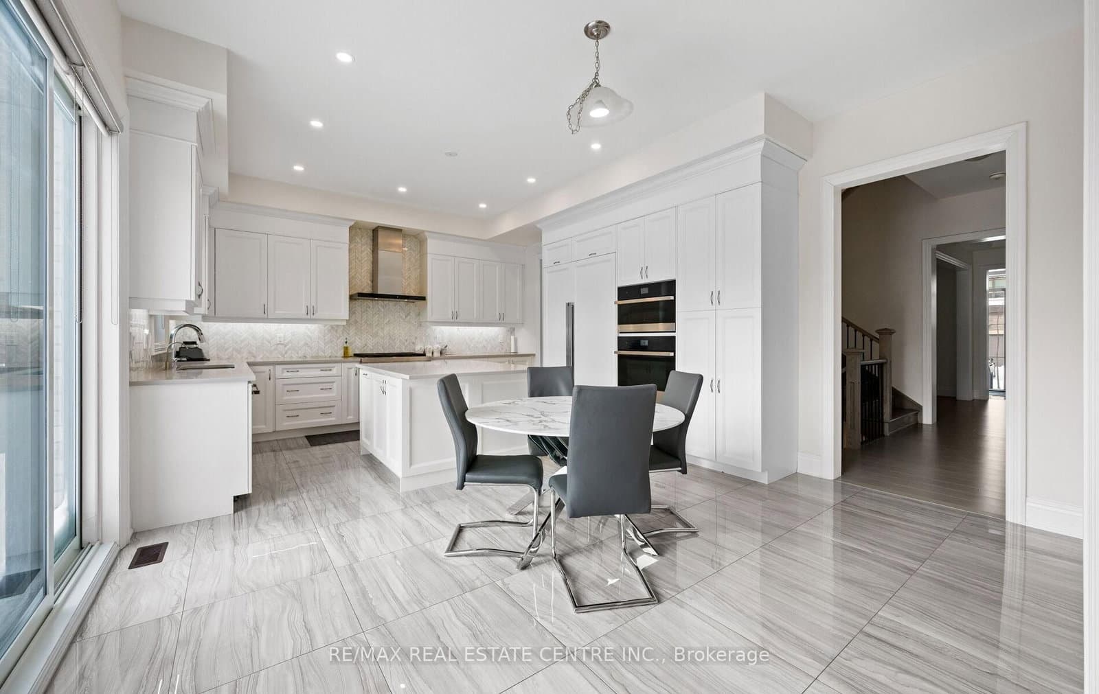 160 Wainfleet Crescent thumbnail 17