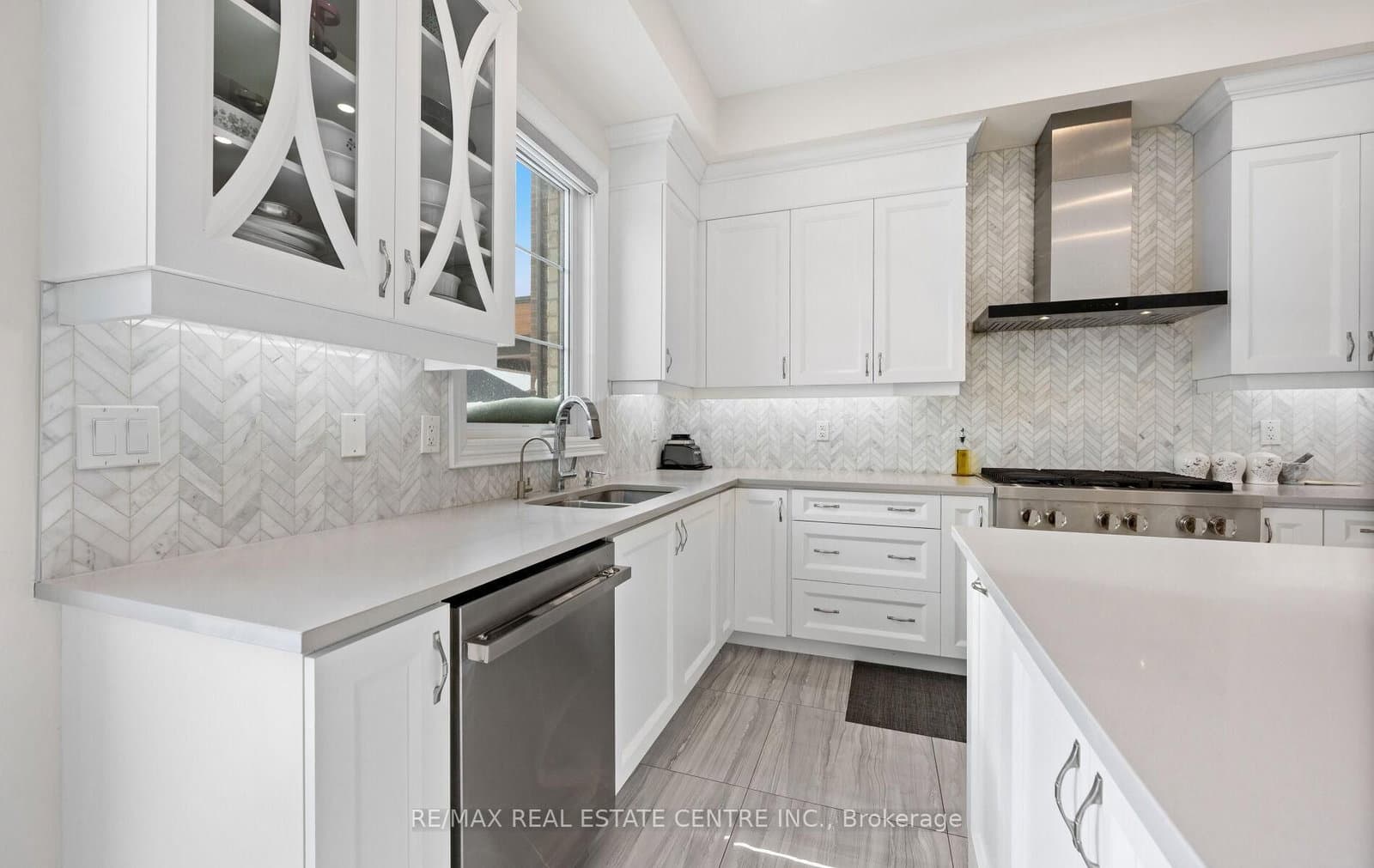 160 Wainfleet Crescent thumbnail 24